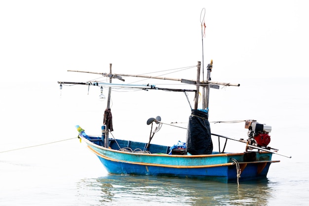 petit bateau de pêcheKoh Mook Coast Line