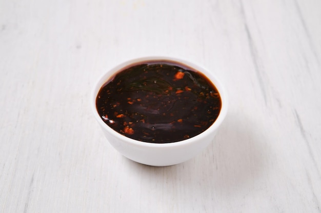 Petit bol avec sauce teriyaki épicée