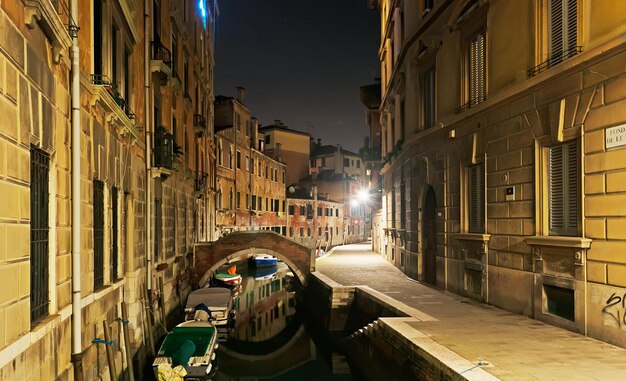 Petit canal à Venise Italie