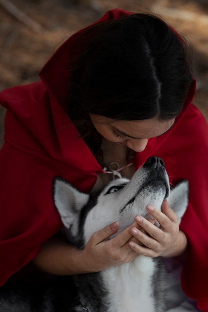 Photo le petit chaperon rouge avec un adorable husky