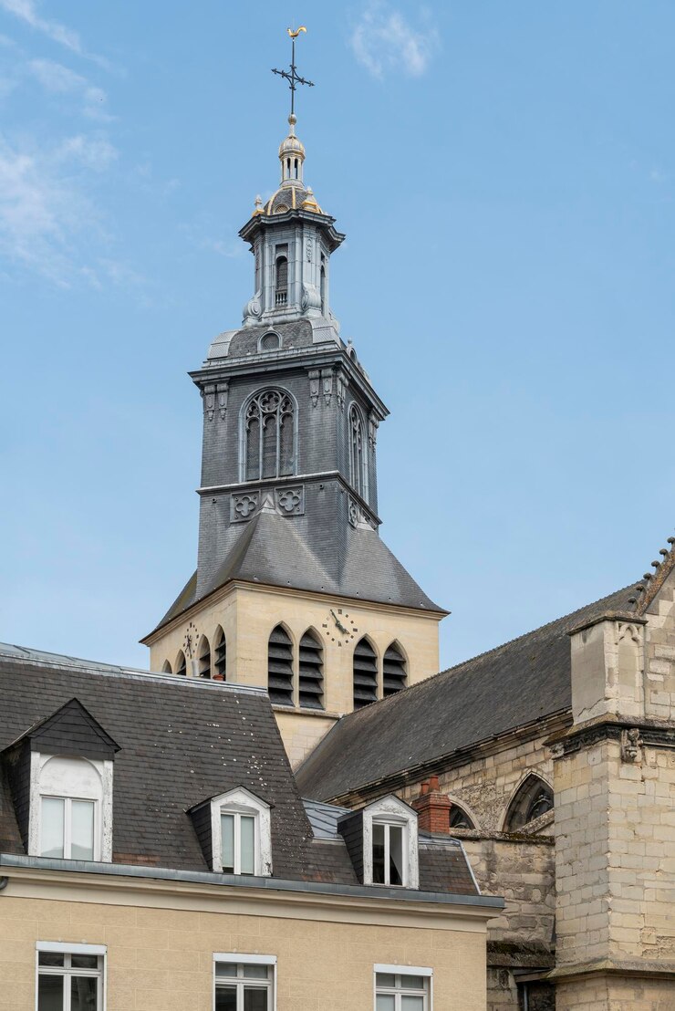 Photo petit clocher de l'église à reims