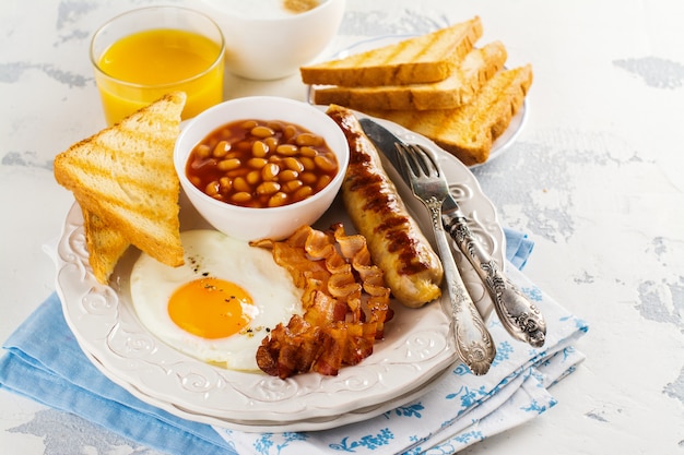 Petit déjeuner anglais traditionnel