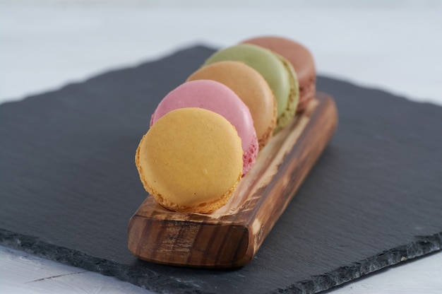 Petit déjeuner d&#39;attelle en bois de macarons