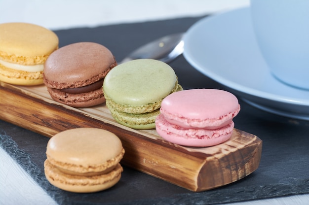 Petit déjeuner d&#39;attelle en bois de macarons