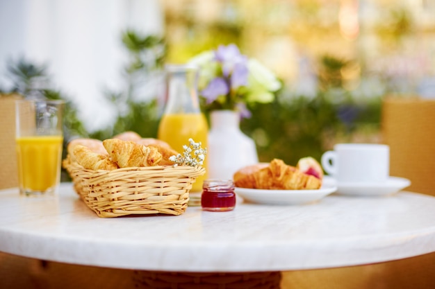 Photo petit déjeuner au grand air