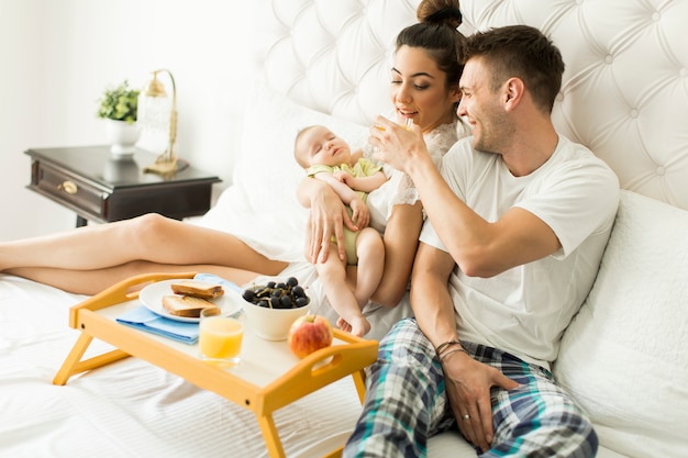 Petit déjeuner au lit