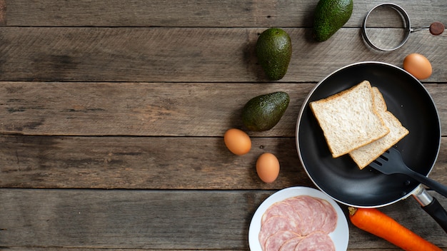 Petit-déjeuner avec avocat Régime minceur Le bois