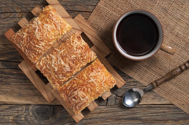 Petit déjeuner avec café et biscuits