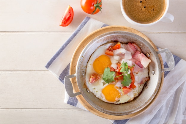 Petit-déjeuner avec café