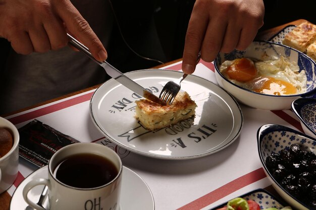 Petit déjeuner copieux et délicieux