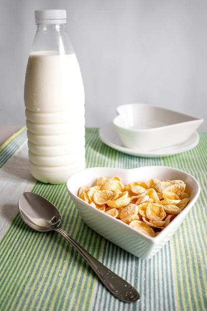 Petit-déjeuner avec cornflakes