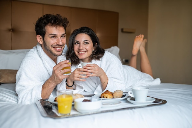 Petit déjeuner dans le lit