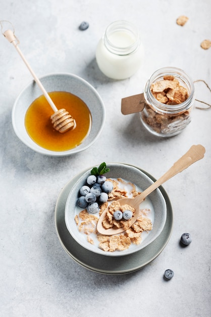 Petit déjeuner avec flocons de maïs