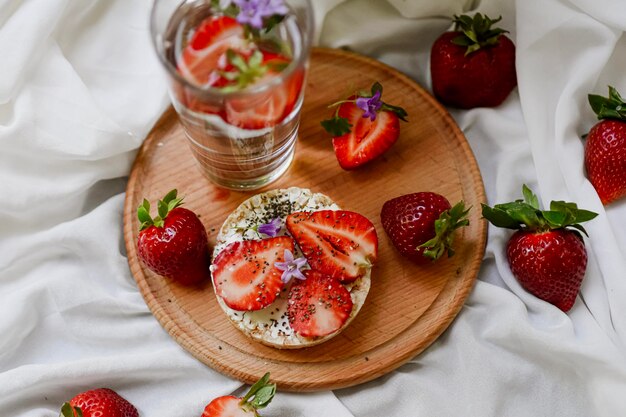 petit déjeuner avec des fraises