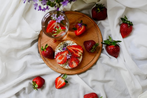 petit déjeuner avec des fraises