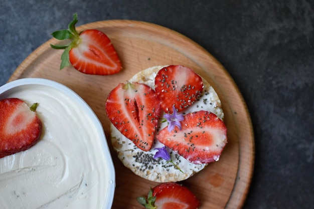 petit déjeuner avec des fraises