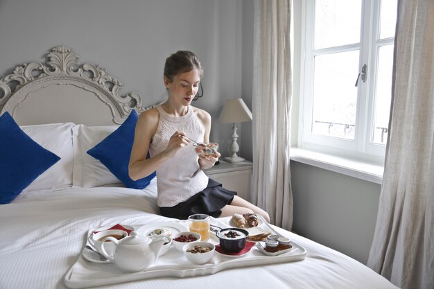 Photo petit déjeuner de luxe dans un hôtel