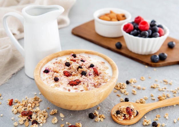 Petit-déjeuner nutritif et pot de lait