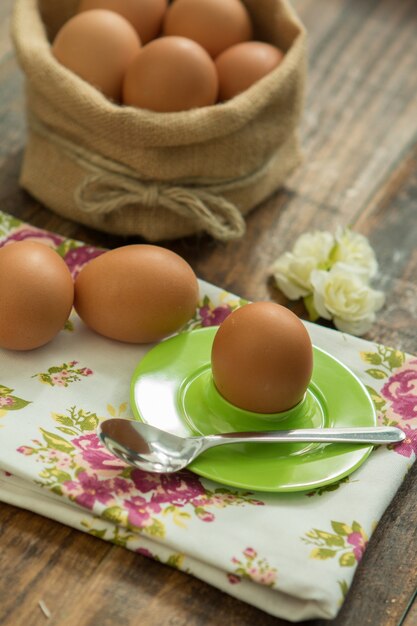 Petit déjeuner avec des oeufs