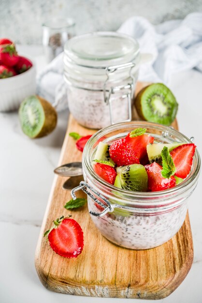 Petit-déjeuner sain avec des graines de chia