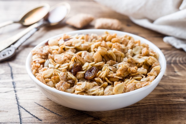 Petit déjeuner sain muesli cuit maison