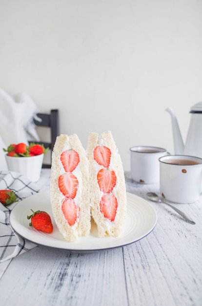 Petit déjeuner sandwich aux fraises