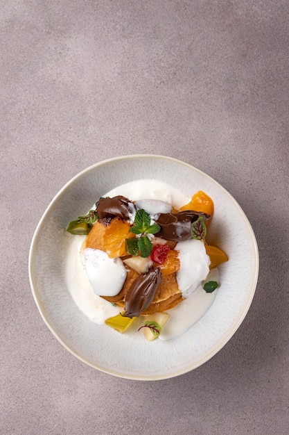 petit déjeuner savoureux et copieux à l'hôtel