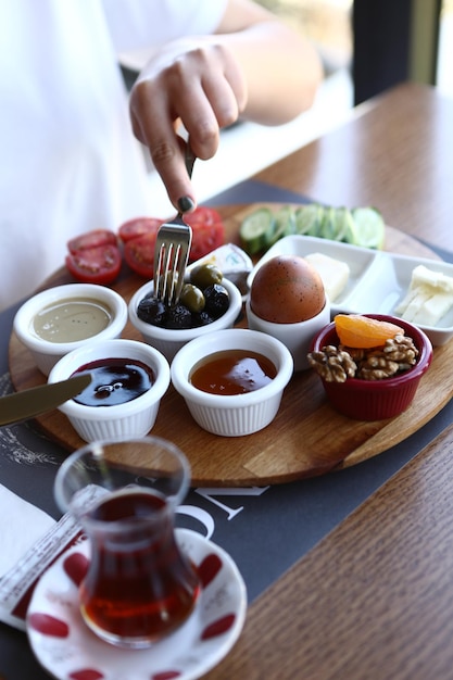 Petit déjeuner turc copieux et délicieux