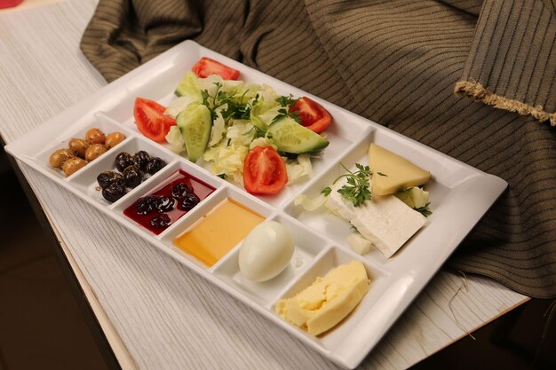 Petit déjeuner turc copieux et délicieux