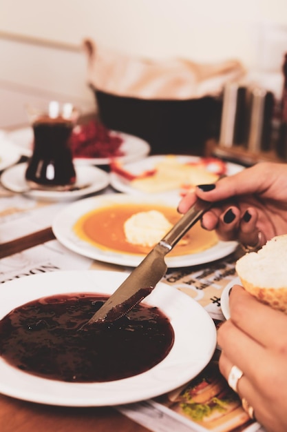 Petit déjeuner turc copieux et délicieux