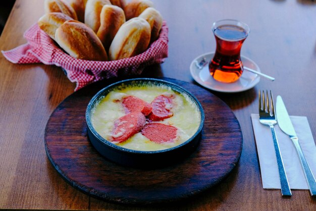 Petit déjeuner turc copieux et délicieux