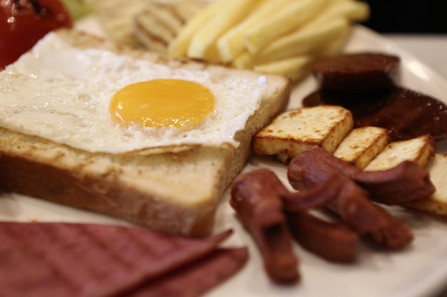 Petit déjeuner turc copieux et délicieux