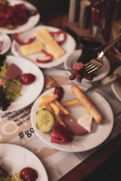 Petit déjeuner turc copieux et délicieux