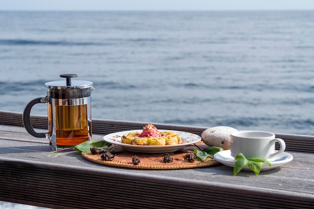 Petit déjeuner avec vue sur la mer