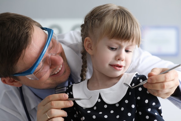 Petit Enfant Chez Le Dentiste