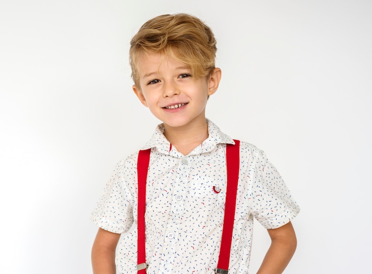 Photo petit garçon à la mode