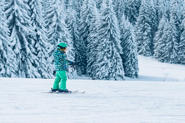 petit garçon, ski