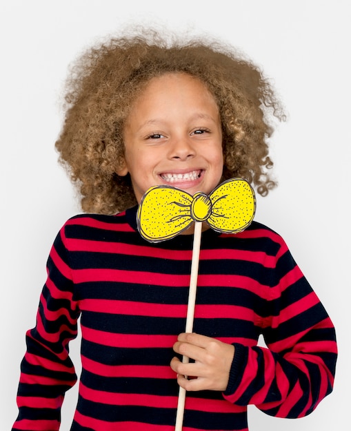 Photo petit garçon, sourire, bonheur, noeud papillon, portrait, studio