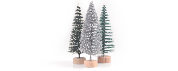 Petit et joli sapin de Noël artificiel décoré