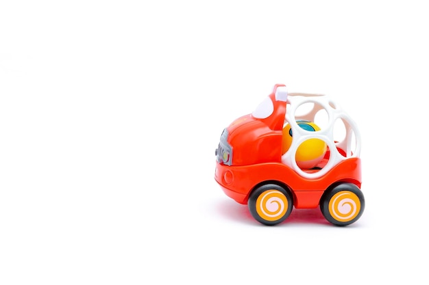 Petit jouet de voiture en plastique rouge pour les nouveau-nés jouets isolés pour les enfants développement des enfants jouant