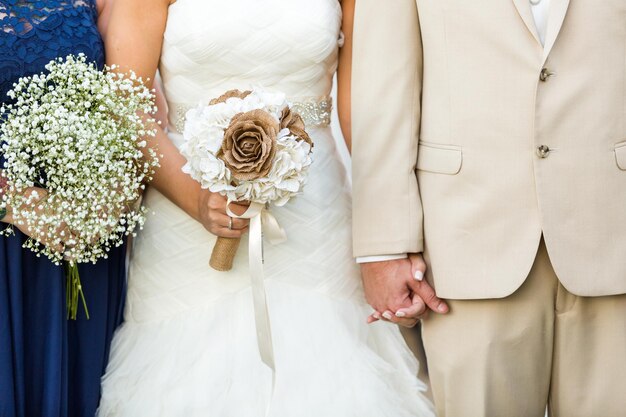 Petit mariage en plein air à la fin de l'été.