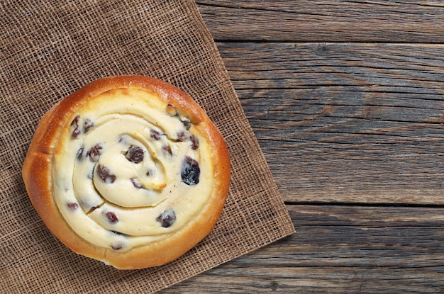 Petit pain aux raisins secs et fromage cottage