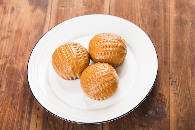 Petit pain pâtissier brun du sud de la Chine, rempli de crème de noix