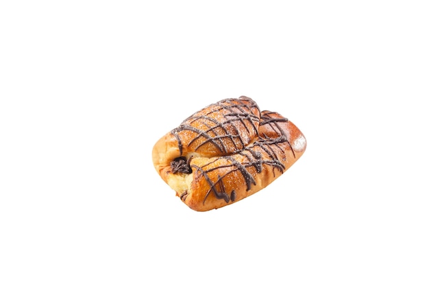 Un petit pain sucré, une confiserie sucrée. Isolé sur fond blanc.