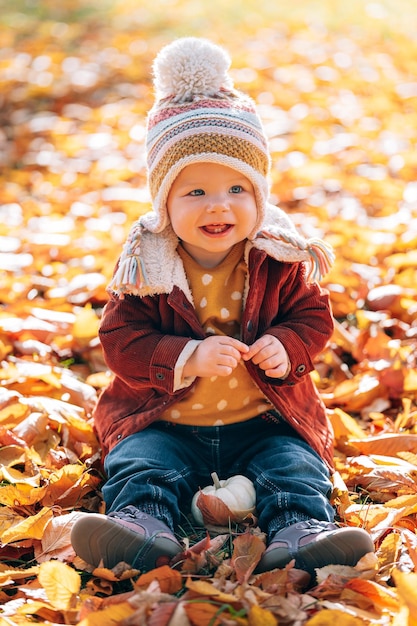 Petit parc d'automne pour enfants à la mode et élégant