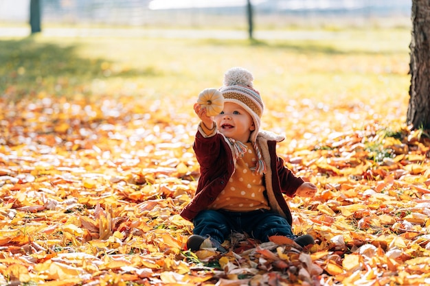 Petit parc d'automne pour enfants à la mode et élégant