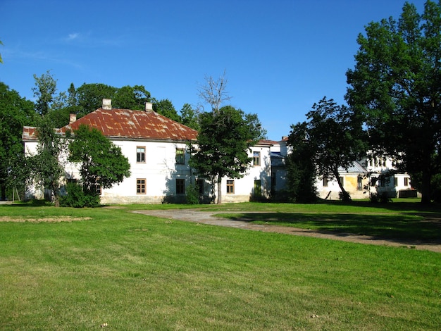 Le petit village du pays estonien