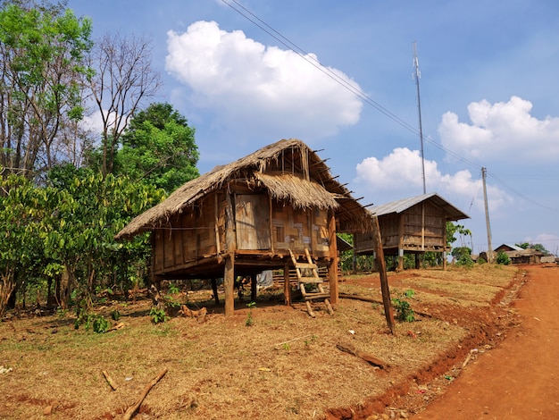 Photo le petit village du sud du laos