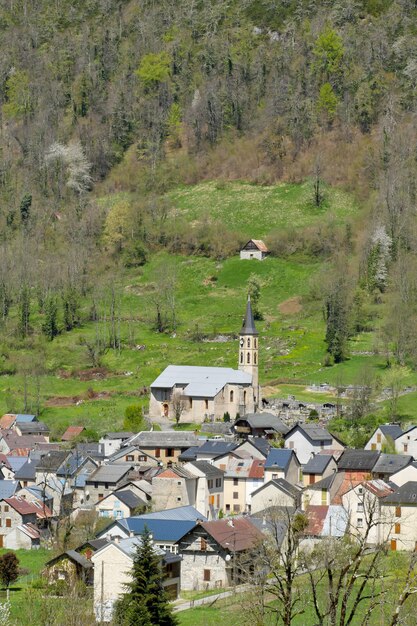 Petit village de montagne dans les Pyrénées françaises