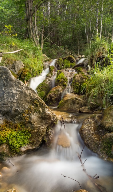 Petite cascade située en Andorre